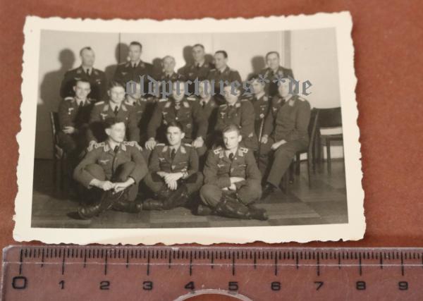 altes Gruppenfoto Stuka Geschwader I ????  Ritterkreuzträger Oberstleutnant Walter Hagen in der Mitte und anscheinend auch FW. Hachtel